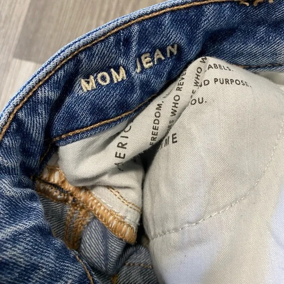 American Eagle mom jean size 6R - Picture 3 of 8